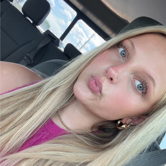 bellaleeannthom